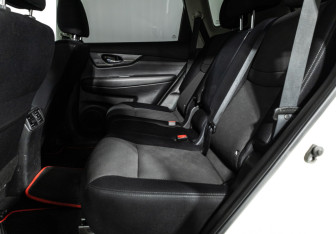 Подержанный автомобиль Nissan X-Trail 2018 года (10 фото)