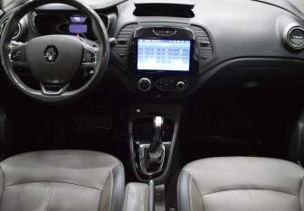 Подержанный автомобиль Renault Kaptur 2017 года (14 фото)