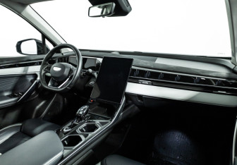 Подержанный автомобиль Geely Atlas 2024 года (9 фото)