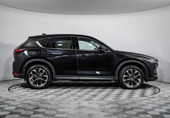 Подержанный автомобиль Mazda CX-5 2022 года (5 фото)