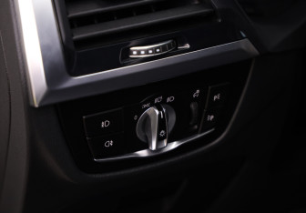 Подержанный автомобиль BMW X3 2020 года (21 фото)