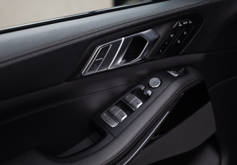 Подержанный автомобиль BMW X7 2020 года (28 фото)