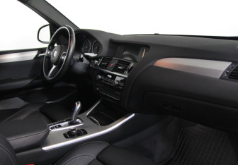 Подержанный автомобиль BMW X3 2017 года (7 фото)