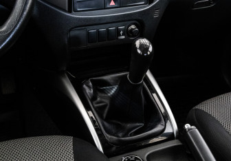 Подержанный автомобиль Mitsubishi L200 2022 года (14 фото)