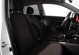 Подержанный автомобиль Kia Rio Hatchback 2021 года (12 фото)