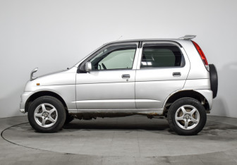 Подержанный автомобиль Daihatsu Terios 2004 года (8 фото)