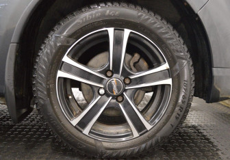 Подержанный автомобиль Renault Sandero 2011 года (9 фото)