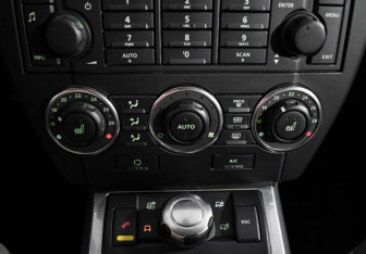 Подержанный автомобиль Land Rover Freelander 2010 года (17 фото)