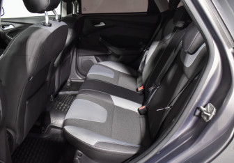 Подержанный автомобиль Ford Focus Sedan 2012 года (11 фото)