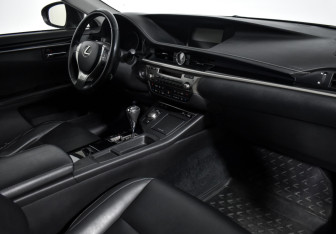 Подержанный автомобиль Lexus ES 2012 года (13 фото)