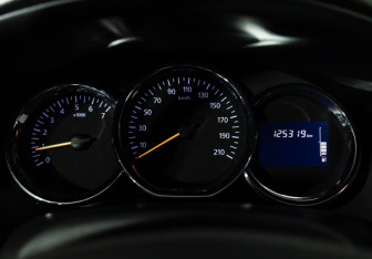 Подержанный автомобиль Renault Logan Sedan 2014 года (12 фото)