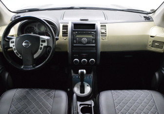 Подержанный автомобиль Nissan X-Trail 2008 года (14 фото)