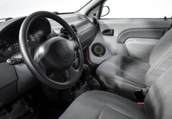 Подержанный автомобиль Renault Logan Sedan 2009 года (9 фото)