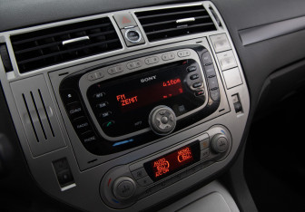 Подержанный автомобиль Ford Kuga 2011 года (16 фото)