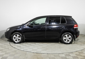 Подержанный автомобиль Volkswagen Golf Hatchback 2010 года (8 фото)