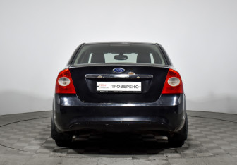 Подержанный автомобиль Ford Focus Sedan 2008 года (6 фото)