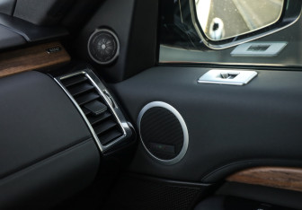 Подержанный автомобиль Land Rover Discovery 2018 года (25 фото)