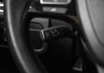 Подержанный автомобиль Volkswagen Touareg 2012 года (12 фото)
