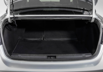 Подержанный автомобиль Renault Fluence 2014 года (28 фото)