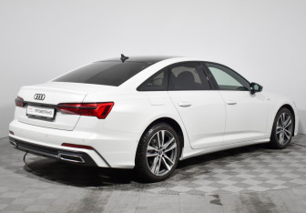 Подержанный автомобиль Audi A6 Sedan 2022 года (5 фото)