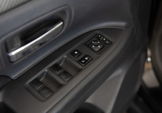 Подержанный автомобиль Mitsubishi Outlander 2013 года (16 фото)