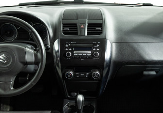 Подержанный автомобиль Suzuki SX4 Hatchback 2010 года (13 фото)