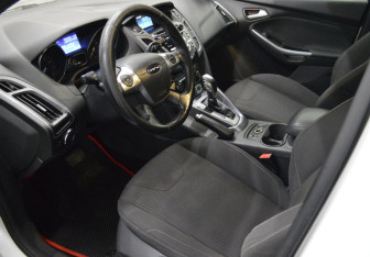 Подержанный автомобиль Ford Focus Hatchback 2012 года (10 фото)