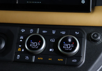 Подержанный автомобиль Land Rover Defender Suv 2023 года (14 фото)