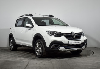 Подержанный автомобиль Renault Sandero 2021 года (3 фото)
