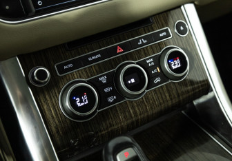 Подержанный автомобиль Land Rover Range Rover Sport 2016 года (20 фото)