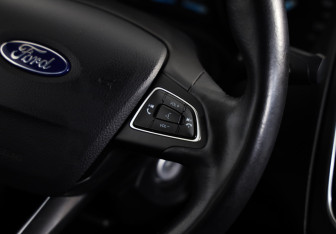 Подержанный автомобиль Ford Focus Sedan 2017 года (10 фото)