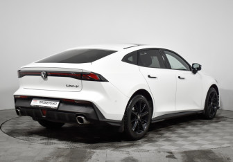 Подержанный автомобиль Changan UNI-V 2023 года (5 фото)