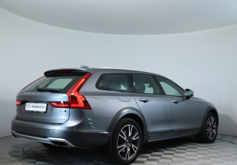 Подержанный автомобиль Volvo V90 Cross Country 2019 года (5 фото)