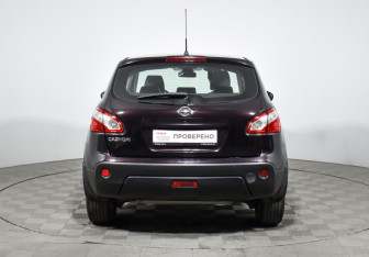 Подержанный автомобиль Nissan Qashqai 2012 года (6 фото)