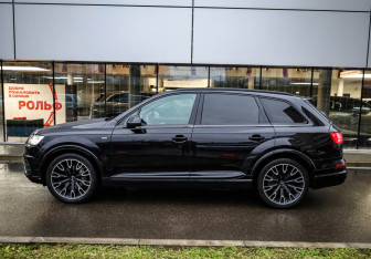 Подержанный автомобиль Audi Q7 2018 года (7 фото)