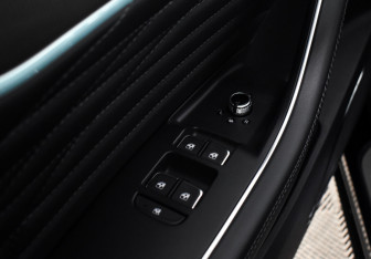 Подержанный автомобиль Hongqi HS5 2023 года (10 фото)