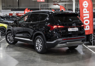 Подержанный автомобиль Hyundai Santa Fe 2021 года (11 фото)
