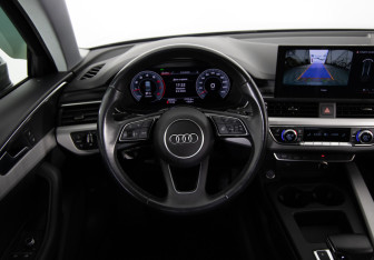 Подержанный автомобиль Audi A4 Sedan 2021 года (10 фото)