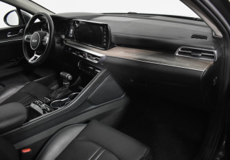 Подержанный автомобиль Kia K5 2022 года (12 фото)