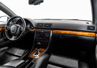 Подержанный автомобиль Audi S4 Sedan 2005 года (11 фото)