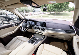 Подержанный автомобиль BMW X7 2019 года (22 фото)