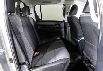 Подержанный автомобиль Toyota Hilux 2022 года (20 фото)