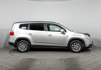 Подержанный автомобиль Chevrolet Orlando 2012 года (4 фото)
