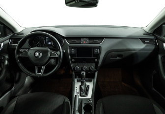Подержанный автомобиль Skoda Octavia Liftback 2017 года (13 фото)