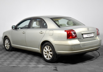 Подержанный автомобиль Toyota Avensis Sedan 2007 года (7 фото)