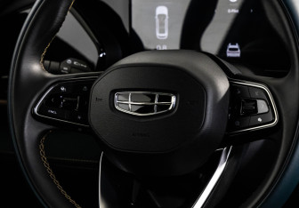 Подержанный автомобиль Geely Monjaro 2023 года (13 фото)