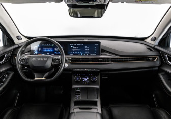 Подержанный автомобиль Exeed LX 2023 года (10 фото)