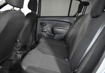 Подержанный автомобиль Renault Sandero 2021 года (11 фото)