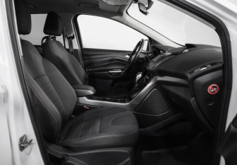 Подержанный автомобиль Ford Kuga 2016 года (20 фото)