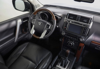 Подержанный автомобиль Toyota Land Cruiser Prado 2014 года (8 фото)